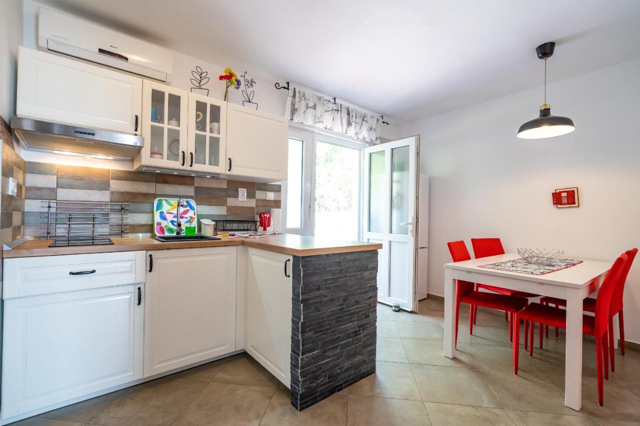 Stara Baska Apartments エクステリア 写真